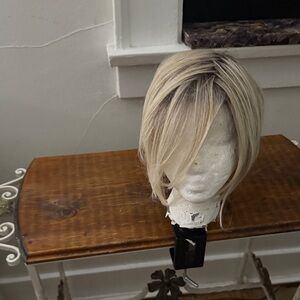 Elegant Ash Blonde Women's Wig